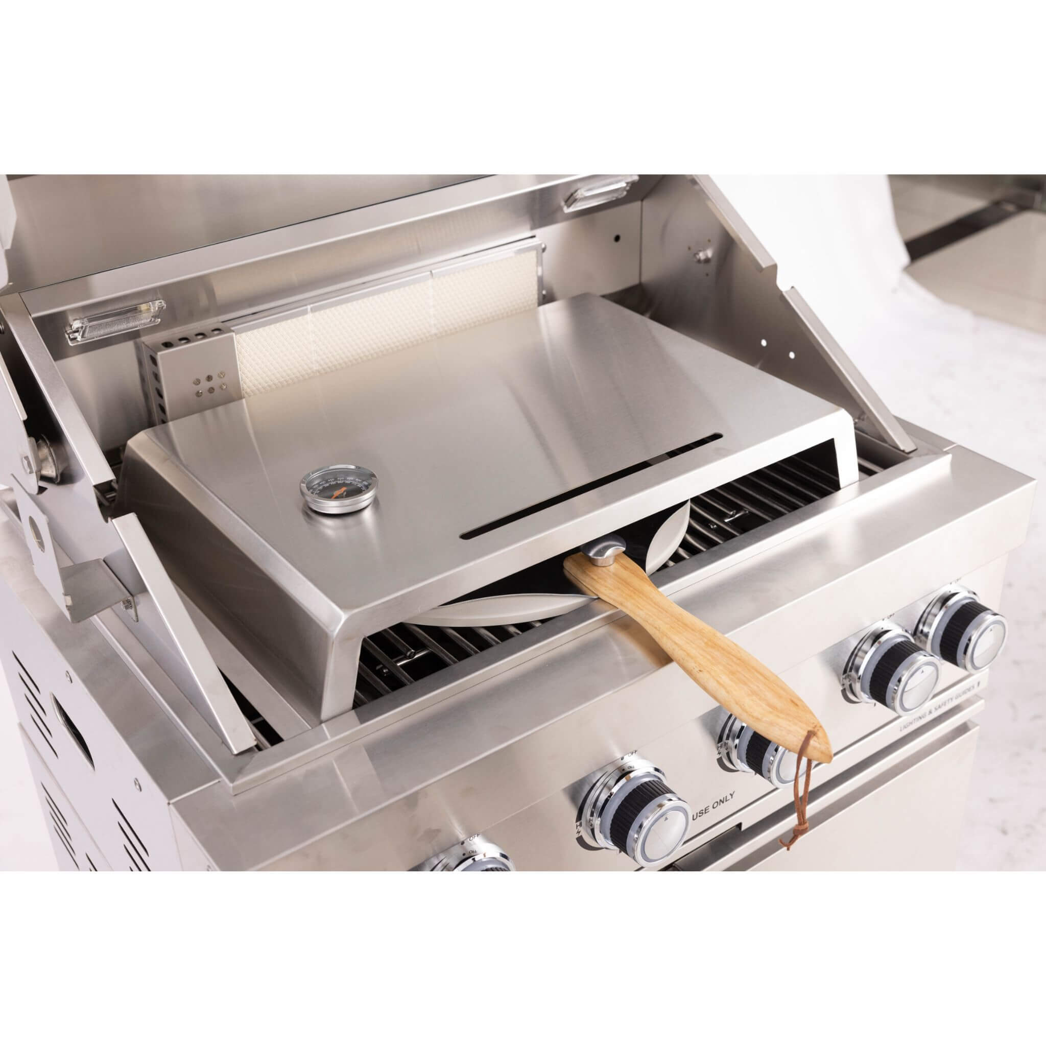 Premium Outdoor Kitchen with 32-Inch Built-In Stainless Steel Gas Grill, Ice Box, Door and Drawer Combo
