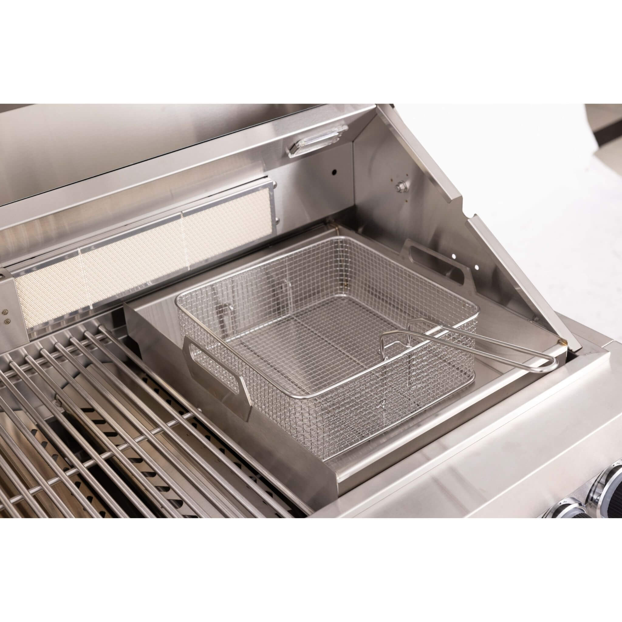 Premium Outdoor Kitchen with 32-Inch Built-In Stainless Steel Gas Grill, Ice Box, Door and Drawer Combo